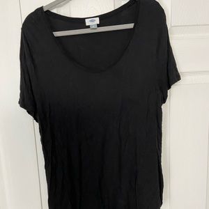 Old Navy black T shirt